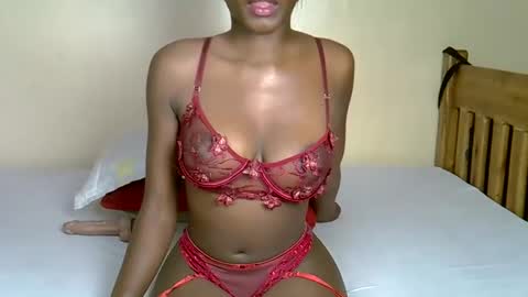 Snapshot of petite_bunnny chatting on 02-17-26, 10:05 Bunny online show from 02-17-26, 10:05