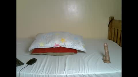 Snapshot of petite_bunnny chatting on 02-22-26, 08:40 Bunny online show from 02-22-26, 08:40