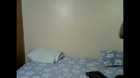 Snapshot of petite_bunnny chatting on 02-25-26, 05:22 Bunny online show from 02-25-26, 05:22