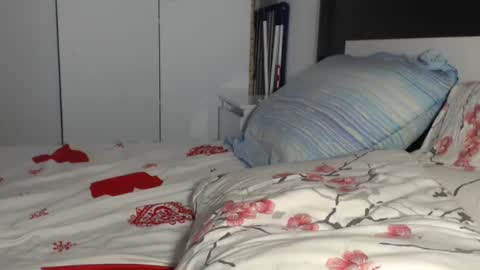Snapshot of petite_danielle chatting on 06-28-26, 01:06 petite_danielle online show from 06-28-26, 01:06