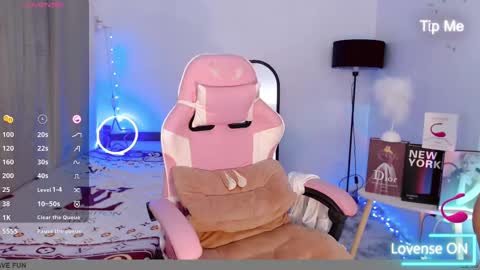 Snapshot of petite_jackyxx chatting on 03-05-25, 06:44 Jacky online show from 03-05-25, 06:44