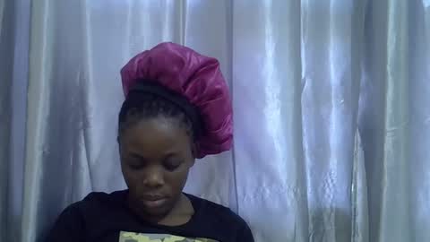 Snapshot of petite_melan chatting on 10-20-25, 06:03 petite_melan online show from 10-20-25, 06:03
