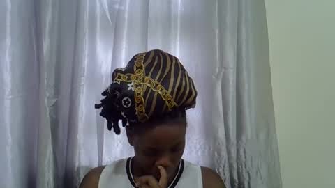 Snapshot of petite_melan chatting on 10-22-25, 08:25 petite_melan online show from 10-22-25, 08:25