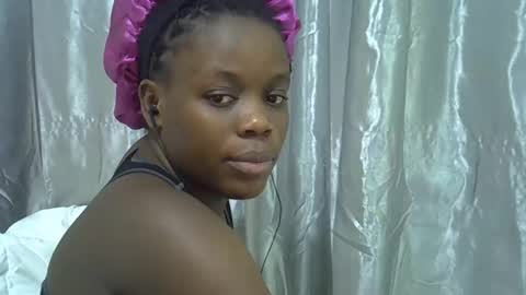 Snapshot of petite_melan chatting on 10-22-25, 08:30 petite_melan online show from 10-22-25, 08:30