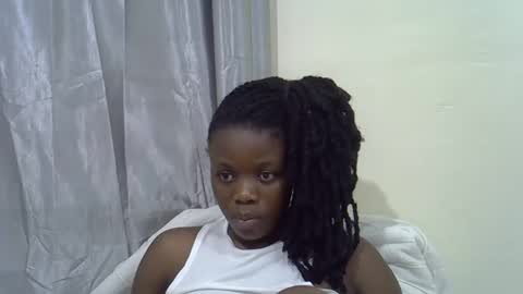 Snapshot of petite_melan chatting on 11-19-25, 07:36 petite_melan online show from 11-19-25, 07:36