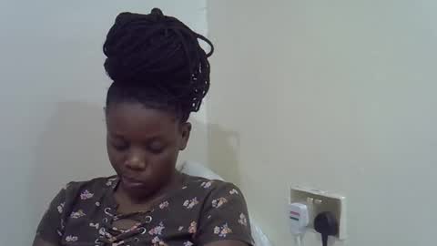 Snapshot of petite_melan chatting on 12-14-25, 12:43 petite_melan online show from 12-14-25, 12:43