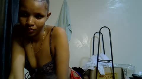 Snapshot of petite_melinda chatting on 06-10-26, 01:06 petite_melinda online show from 06-10-26, 01:06