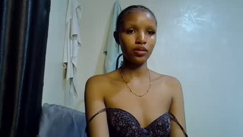 Snapshot of petite_melinda chatting on 06-22-26, 10:18 petite_melinda online show from 06-22-26, 10:18