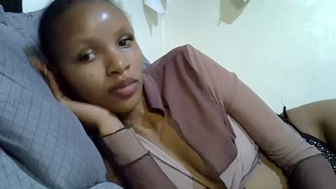 Snapshot of petite_melinda chatting on 06-27-26, 10:37 petite_melinda online show from 06-27-26, 10:37