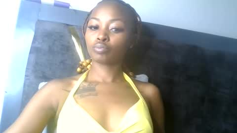 petite_queen69 online show from 05-31-26, 08:21