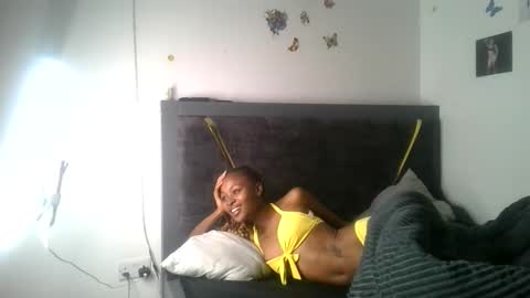 petite_queen69 online show from 06-06-26, 06:01