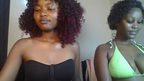 Snapshot of petite_temptation chatting on 12-05-25, 06:15 Bad gurl Riri online show from 12-05-25, 06:15