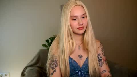 Snapshot of petite_temptresss chatting on 04-16-26, 01:34 Nika online show from 04-16-26, 01:34