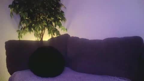 Snapshot of petite_treat_ chatting on 12-19-24, 10:56 petite treat online show from 12-19-24, 10:56