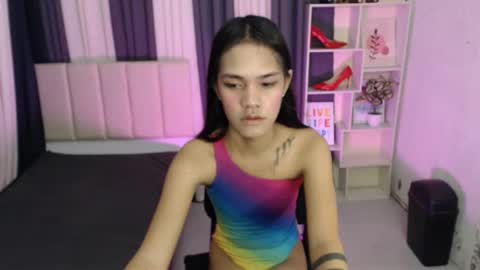 Snapshot of petiteasianaliyah chatting on 10-27-25, 06:12 Aliyah online show from 10-27-25, 06:12