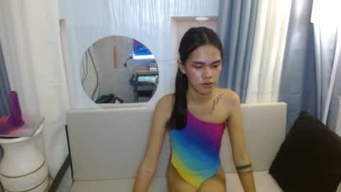 Snapshot of petiteasianaliyah chatting on 11-07-25, 06:35 Aliyah online show from 11-07-25, 06:35