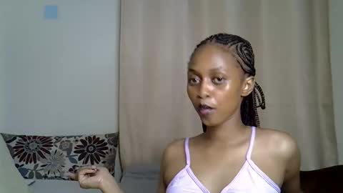 Snapshot of petitecaramell chatting on 10-15-25, 09:26 Caramel online show from 10-15-25, 09:26