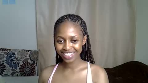 Snapshot of petitecaramell chatting on 10-18-25, 03:46 Caramel online show from 10-18-25, 03:46