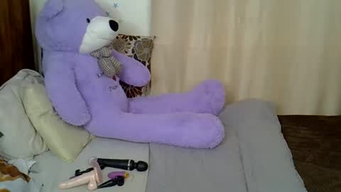 Snapshot of petitecaramell chatting on 12-16-25, 02:55 Caramel online show from 12-16-25, 02:55