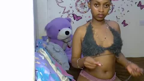 Snapshot of petitecaramell chatting on 03-20-26, 12:15 Caramel online show from 03-20-26, 12:15