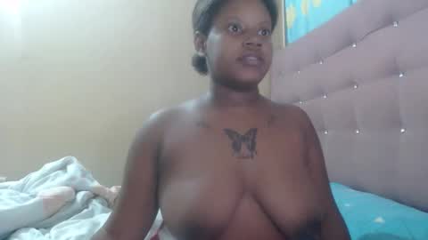 Snapshot of petitechocolatemommy chatting on 11-25-25, 02:55 petitechocolatemommy online show from 11-25-25, 02:55