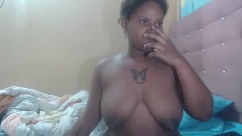 Snapshot of petitechocolatemommy chatting on 11-27-25, 05:37 petitechocolatemommy online show from 11-27-25, 05:37