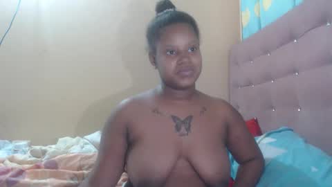 Snapshot of petitechocolatemommy chatting on 11-29-25, 07:06 petitechocolatemommy online show from 11-29-25, 07:06