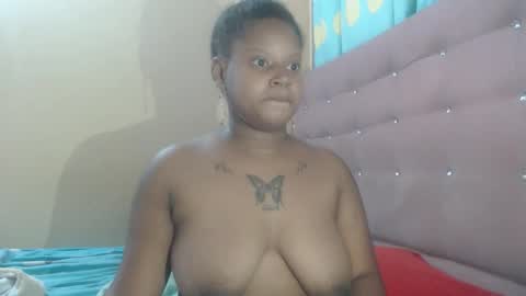 Snapshot of petitechocolatemommy chatting on 11-30-25, 06:23 petitechocolatemommy online show from 11-30-25, 06:23