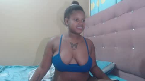 Snapshot of petitechocolatemommy chatting on 12-05-25, 02:42 petitechocolatemommy online show from 12-05-25, 02:42