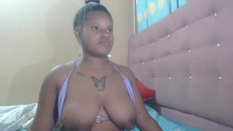 Snapshot of petitechocolatemommy chatting on 12-14-25, 04:51 petitechocolatemommy online show from 12-14-25, 04:51