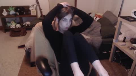 Snapshot of petitecut chatting on 02-12-25, 04:12 caracal online show from 02-12-25, 04:12