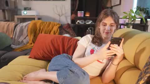 Snapshot of petitecut chatting on 02-25-26, 11:36 caracal online show from 02-25-26, 11:36