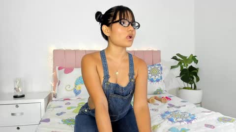 Snapshot of petitedanna chatting on 01-11-25, 10:40 Danna online show from 01-11-25, 10:40