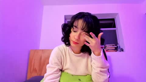 Snapshot of petitee_lunna chatting on 01-27-25, 02:31 Lunna online show from 01-27-25, 02:31