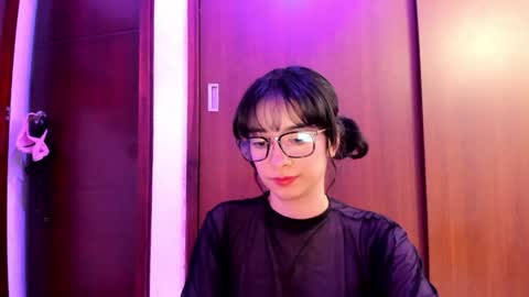 Snapshot of petitee_lunna chatting on 02-02-25, 12:40 Lunna online show from 02-02-25, 12:40