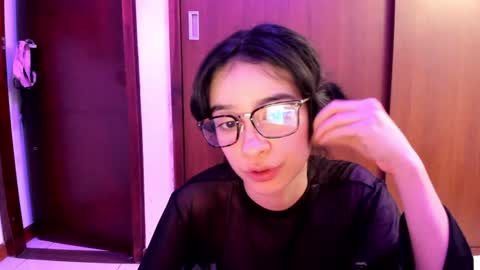 Snapshot of petitee_lunna chatting on 02-02-25, 05:21 Lunna online show from 02-02-25, 05:21
