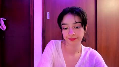Snapshot of petitee_lunna chatting on 02-03-25, 01:09 Lunna online show from 02-03-25, 01:09