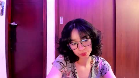 Snapshot of petitee_lunna chatting on 02-10-25, 12:41 Lunna online show from 02-10-25, 12:41