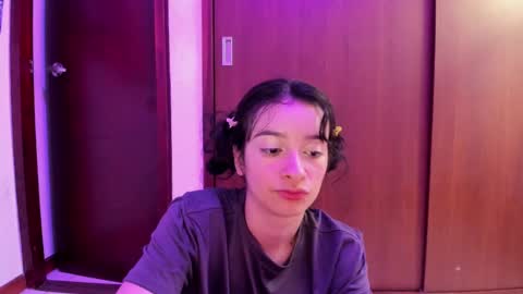 Snapshot of petitee_lunna chatting on 02-23-25, 05:12 Lunna online show from 02-23-25, 05:12