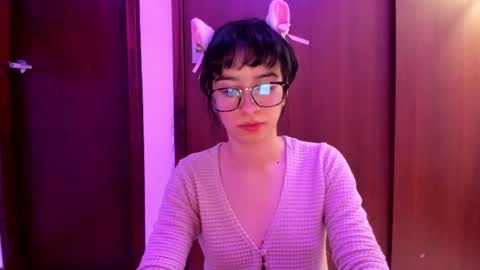 Snapshot of petitee_lunna chatting on 03-03-25, 12:48 Lunna online show from 03-03-25, 12:48