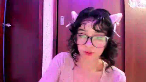 Snapshot of petitee_lunna chatting on 10-27-25, 12:58 Lunna online show from 10-27-25, 12:58