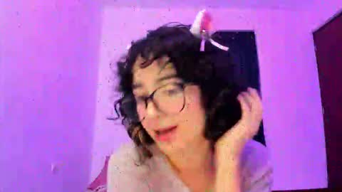 Snapshot of petitee_lunna chatting on 11-15-25, 11:21 Lunna online show from 11-15-25, 11:21