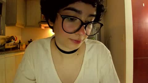 Snapshot of petitee_lunna chatting on 02-25-26, 12:42 Lunna online show from 02-25-26, 12:42