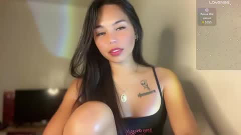 Snapshot of petitegirlx69 chatting on 03-02-25, 10:27 miss lisa online show from 03-02-25, 10:27