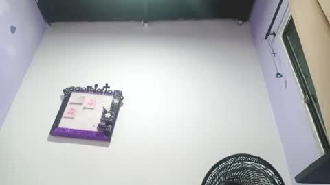 Snapshot of petiteivoryqueen chatting on 12-15-24, 04:18 danna online show from 12-15-24, 04:18