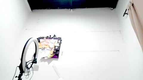 Snapshot of petiteivoryqueen chatting on 10-02-25, 08:43 danna online show from 10-02-25, 08:43