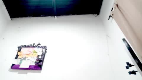 Snapshot of petiteivoryqueen chatting on 11-19-25, 04:01 danna online show from 11-19-25, 04:01