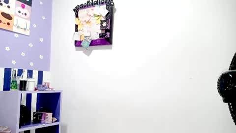Snapshot of petiteivoryqueen chatting on 06-16-26, 05:32 danna online show from 06-16-26, 05:32