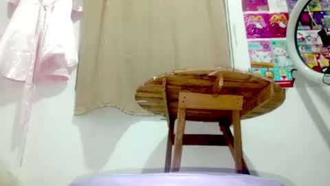 Snapshot of petiteivoryqueen chatting on 07-11-26, 05:21 danna online show from 07-11-26, 05:21