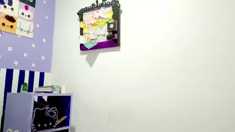 Snapshot of petiteivoryqueen chatting on 07-23-26, 06:00 danna online show from 07-23-26, 06:00